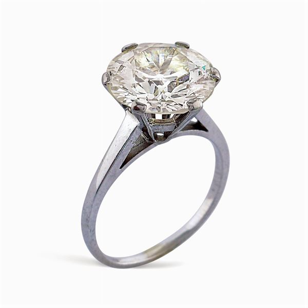 Platinum solitaire ring with diamond 5,07 ct