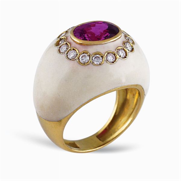 Anello in oro giallo 18kt con zaffiro rosa naturale