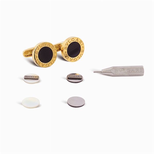 Bulgari, gemelli in oro giallo 18kt e onice nero