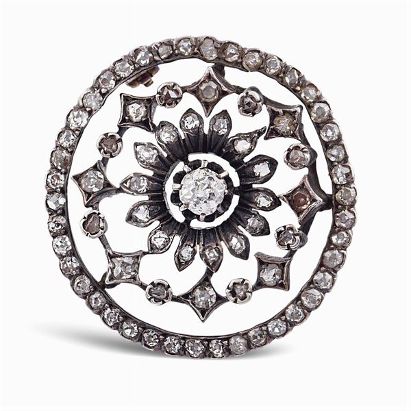 Circular silver and gold brooch