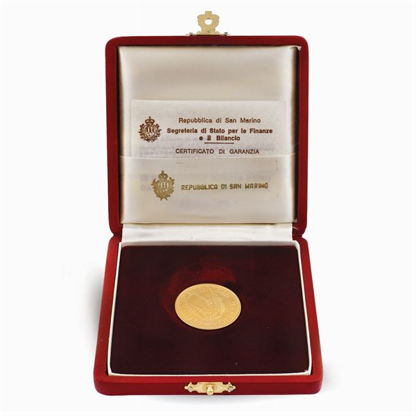 Yellow gold ecu coin