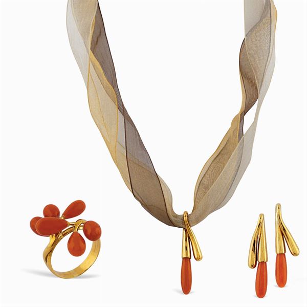 18kt gold and red coral parure