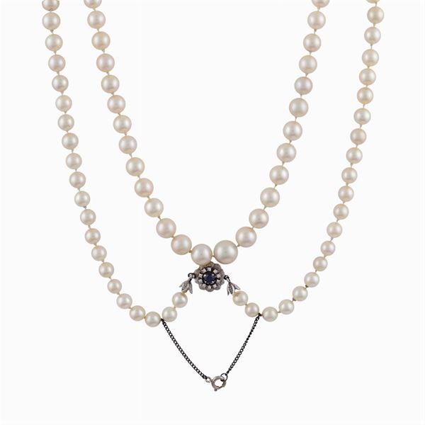 One strand of cultured pearls necklace