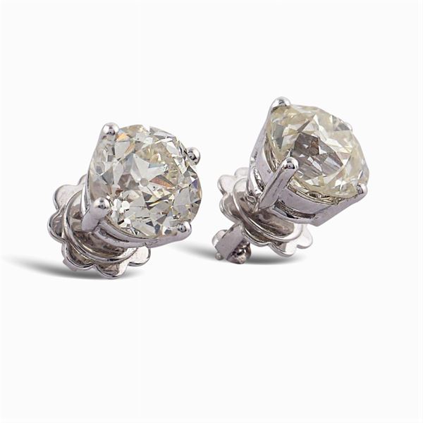 Earrings with two brilliant cut diamonds, approx. 3 ct
