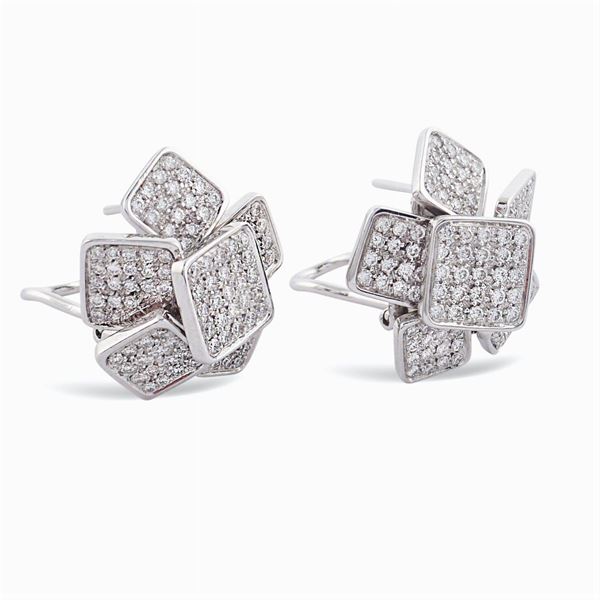 Orecchini in oro bianco 18kt a motivo geometrico