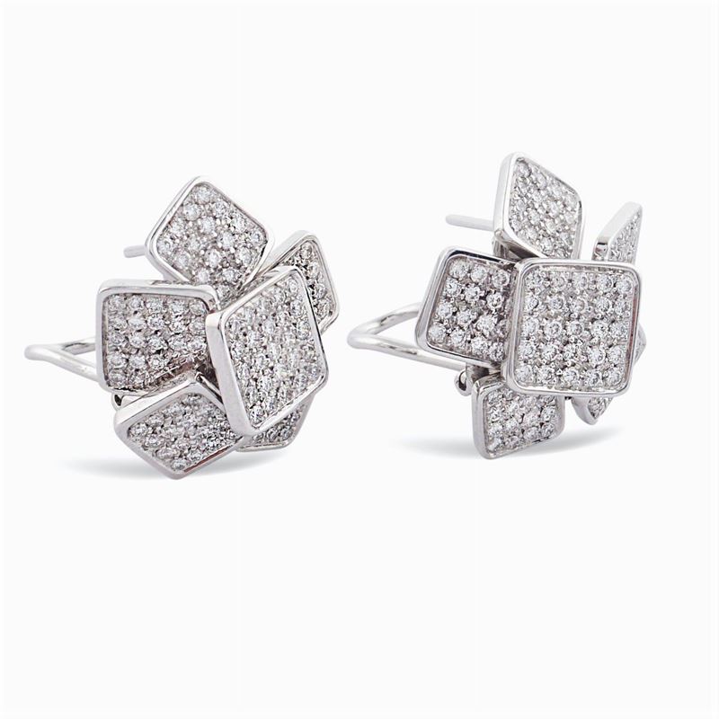 Orecchini a Lobo in Oro Bianco 18kt e Diamanti