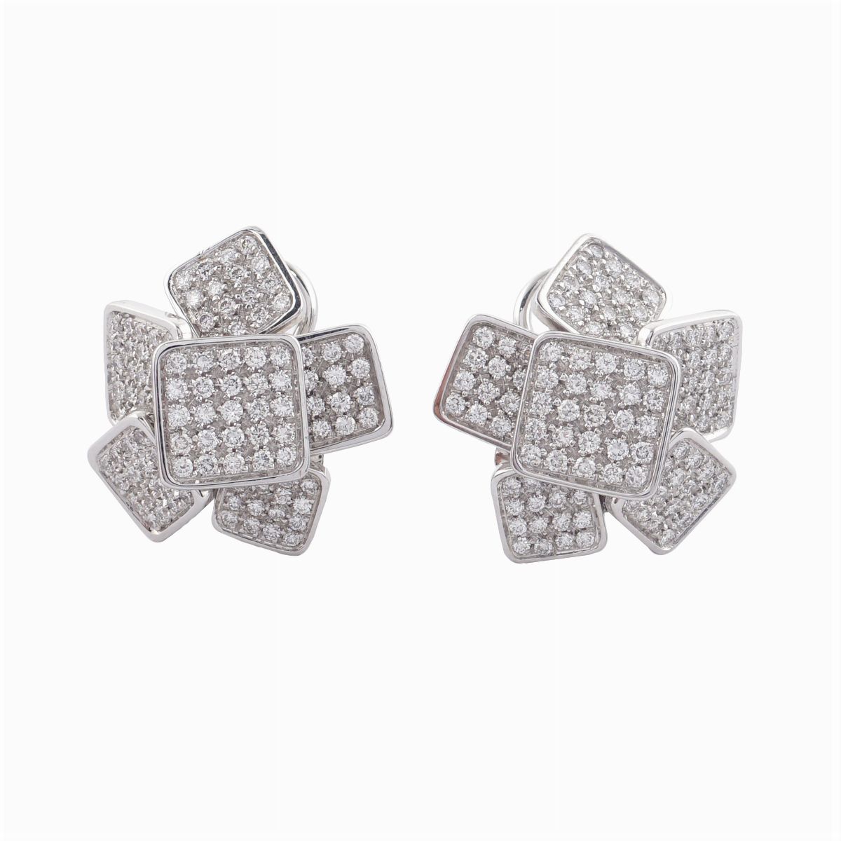 Orecchini a Lobo in Oro Bianco 18kt e Diamanti