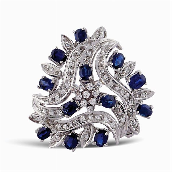 Spilla a motivo floreale in oro bianco 18kt  (anni 50/60)  - Asta GIOIELLI E OROLOGI  - Colasanti Casa d'Aste