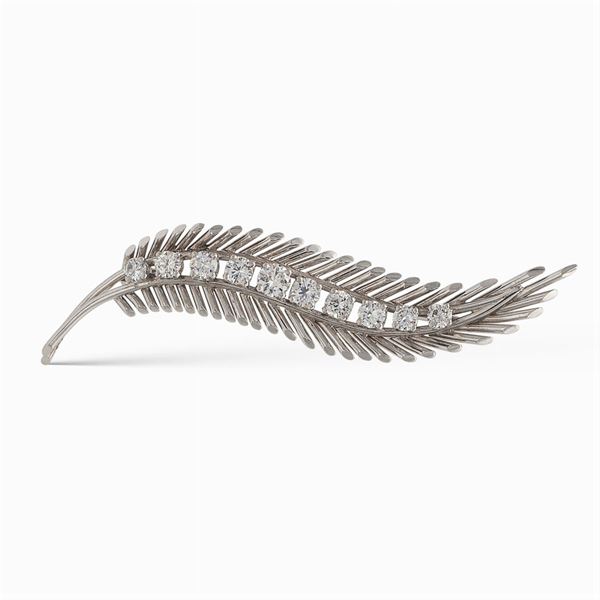 Spilla foglia in platino e diamanti  (anni 40/50)  - Asta GIOIELLI E OROLOGI DA COLLEZIONE - Colasanti Casa d'Aste