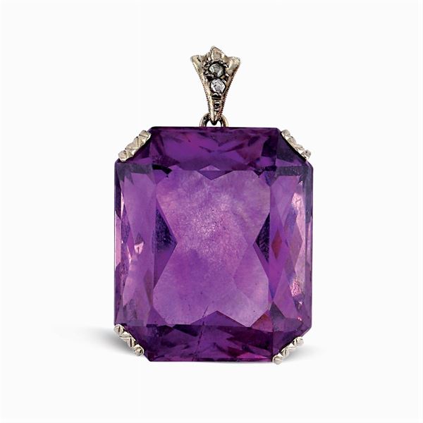 Pendant with large amethyst