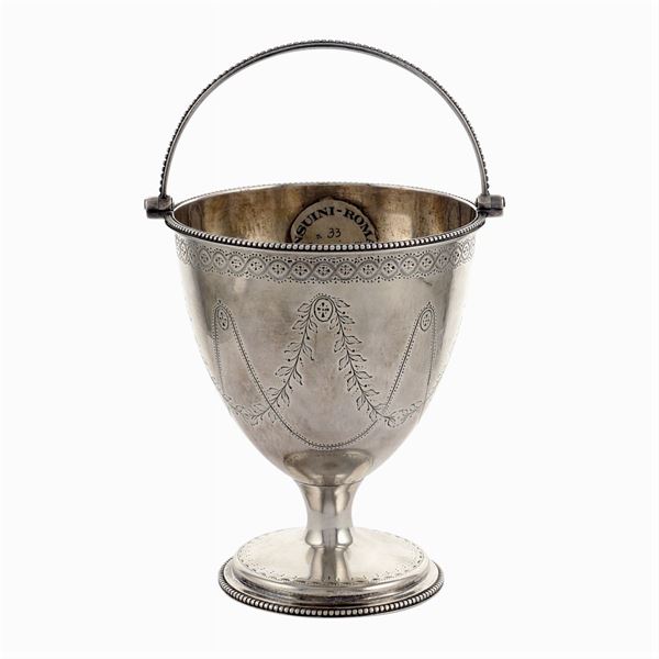 Circular silver cup with handle