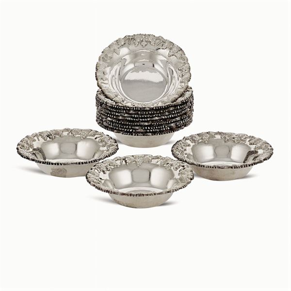 Twelve silver cups  (China, 19th - 20th century)  - Auction Fine Silver & The Art of the Table - Colasanti Casa d'Aste