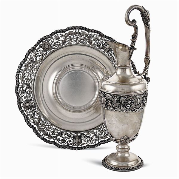 Silver jug with presentoire