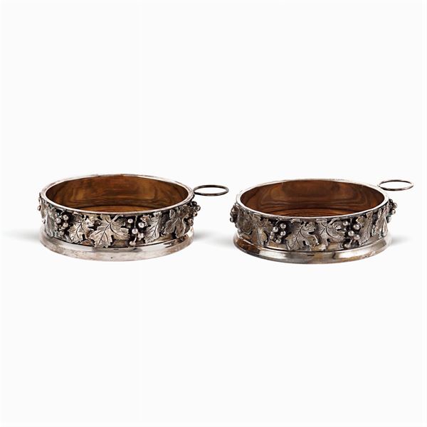Pair of silver and wooden bottle coasters  (Italy, 20th century)  - Auction Fine Silver & The Art of the Table - Colasanti Casa d'Aste