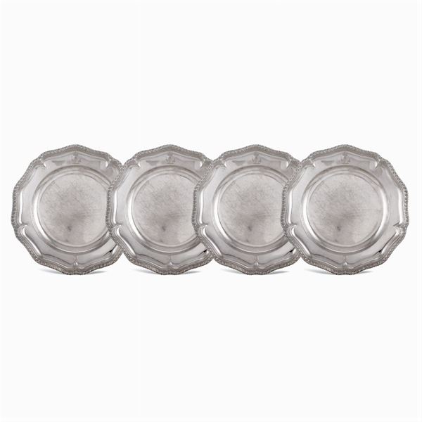 Set di quattro piatti in argento