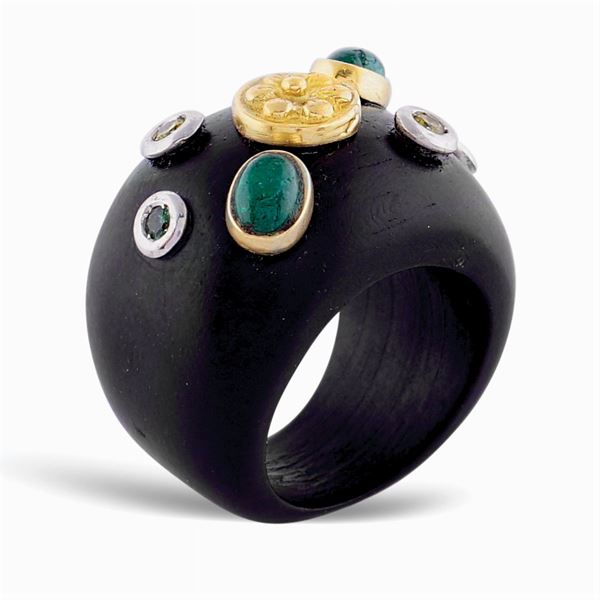 Anello a fascia realizzato in legno