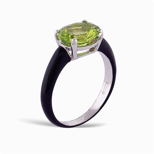 Anello in oro bianco 18kt con peridoto