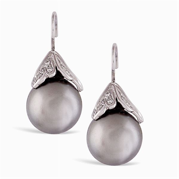 Orecchini a monachina in oro bianco 18kt