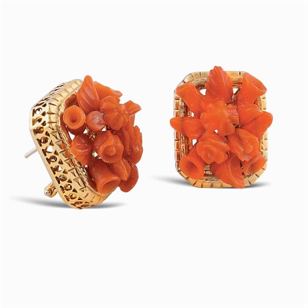 18kt gold and red coral earrings