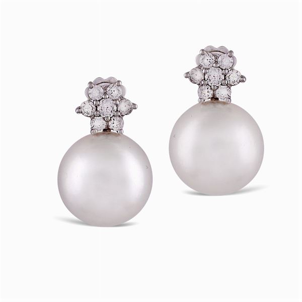 Orecchini in oro bianco 18kt con due perle South Sea