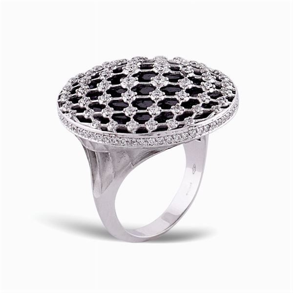 18kt white gold button ring