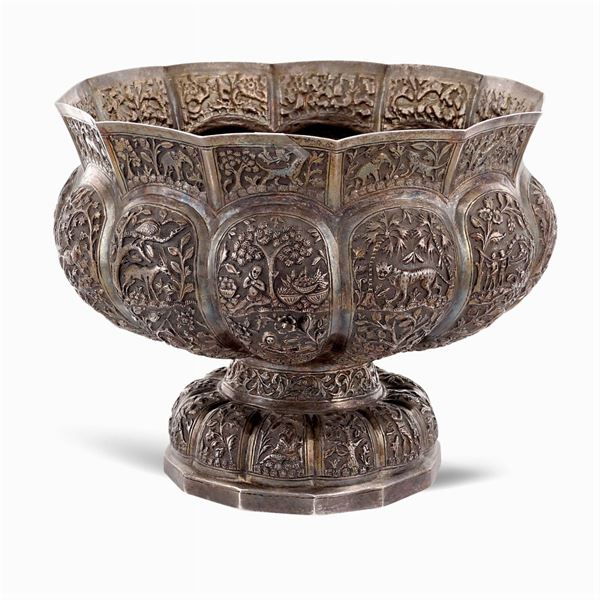 Silver centerpiece  (Oriental art, 20th century)  - Auction Fine Silver & The Art of the Table - Colasanti Casa d'Aste