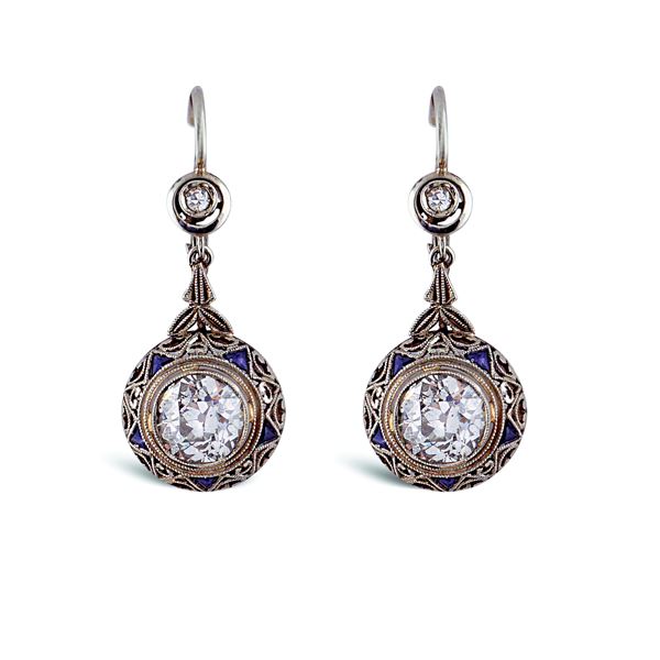 Platinum earrings with two diamonds  (early 20th century)  - Auction Important Jewels & Fine Watches - Colasanti Casa d'Aste