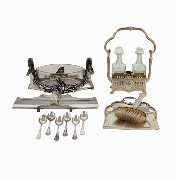 Gruppo di oggetti in argento fogge e manifatture diverse (5)  (Italia, XX Sec.)  - Asta ARGENTI E L'ARTE DELLA TAVOLA  - Colasanti Casa d'Aste