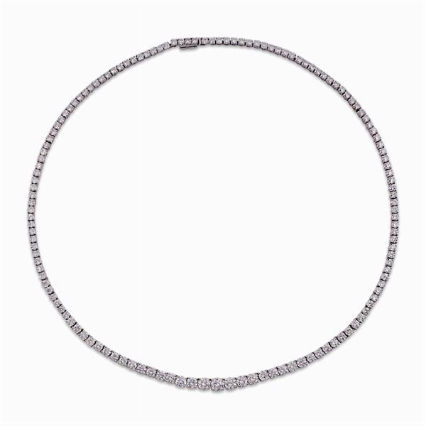 White gold and diamond castoniere