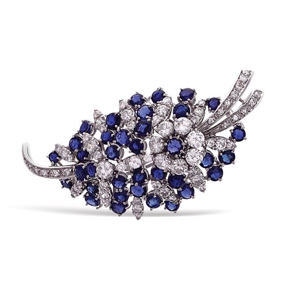 18kt white gold, diamonds and saphhires brooch