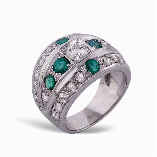 18kt white gold band ring