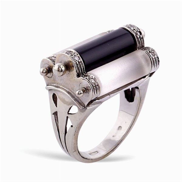 Anello a motivo geometrico in oro bianco 18kt