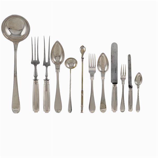 Silver cutlery service (122)