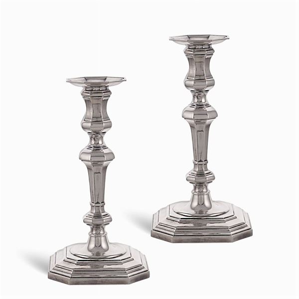 Coppia di candelieri in argento