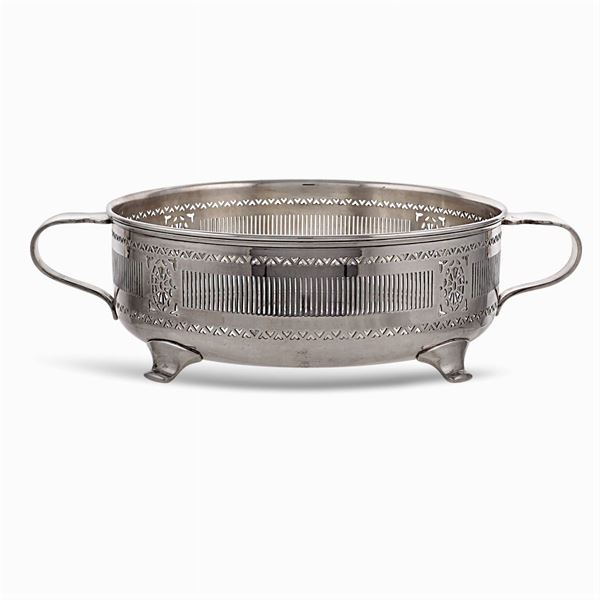 Two-handled silvered metal centerpiece  (England, 20th century)  - Auction Fine Silver & The Art of the Table - Colasanti Casa d'Aste