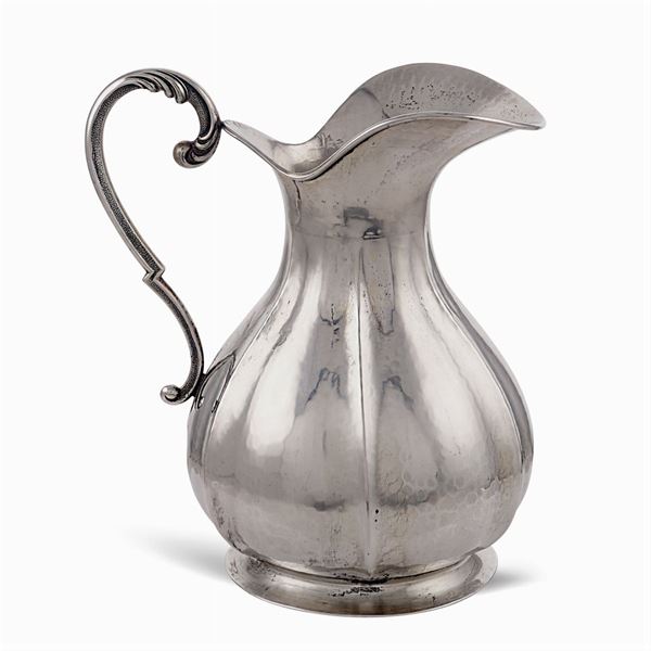 Wrought silver jug  (Italy, 20th century)  - Auction Fine Silver & The Art of the Table - Colasanti Casa d'Aste