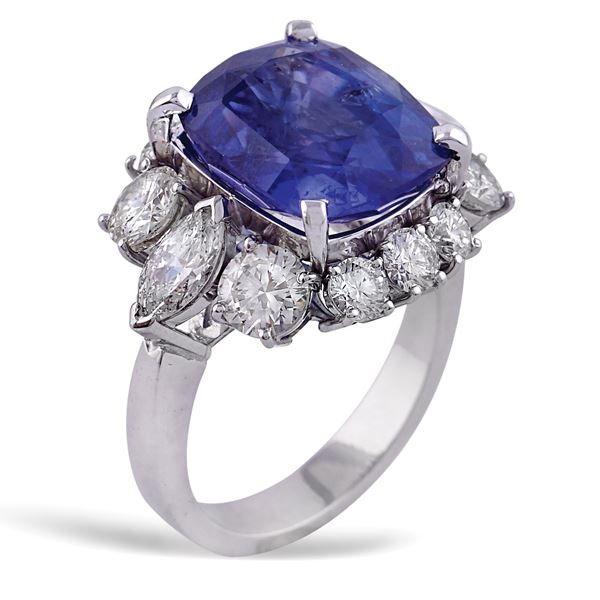 18kt white gold ring with natural sapphire 10,14 ct