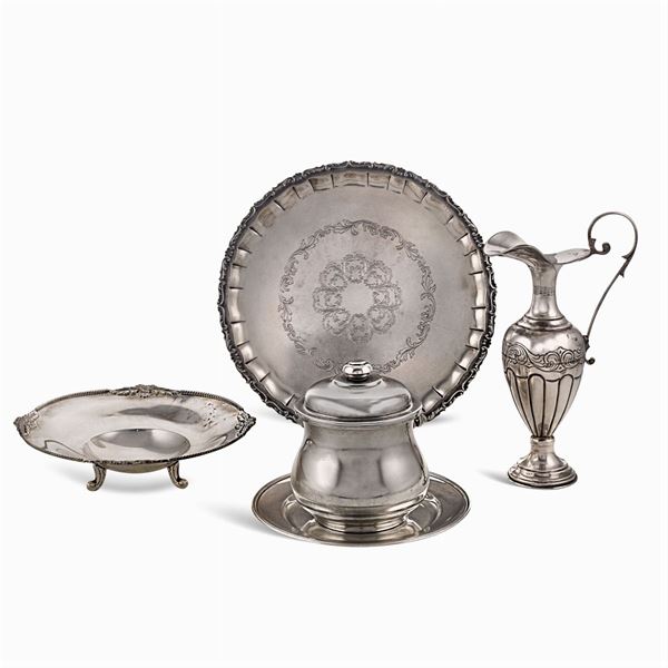 Gruppo di cinque oggetti in argento
