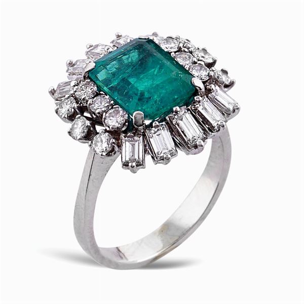 Anello in platino con smeraldo