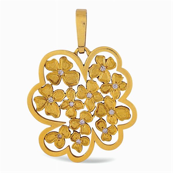 18kt gold four-leaf clover pendant