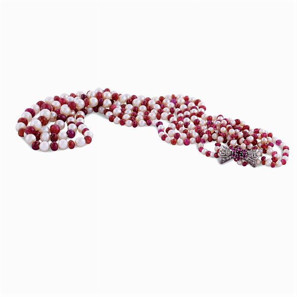 Collana a tre fili con rubini e perle