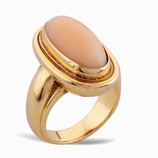 Anello in oro giallo 18kt e corallo rosa