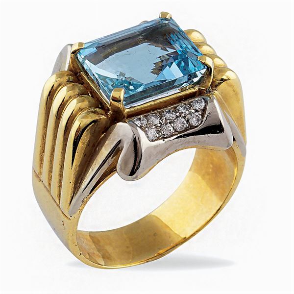 Anello in oro a due colori 18kt con acquamarina
