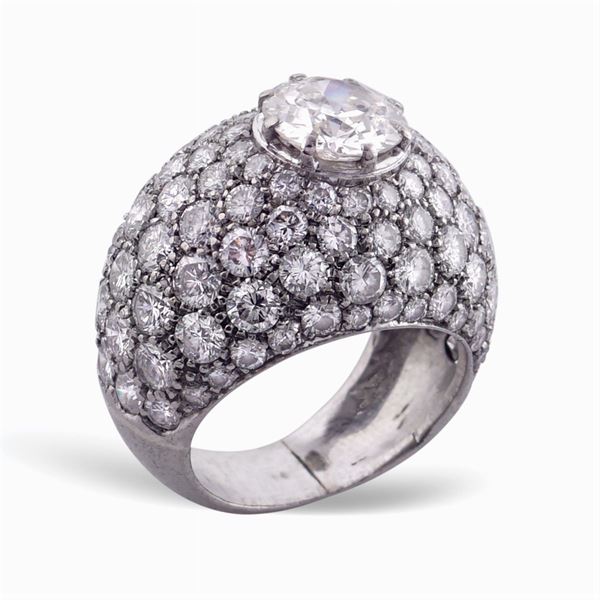 White gold bombe' ring with diamonds