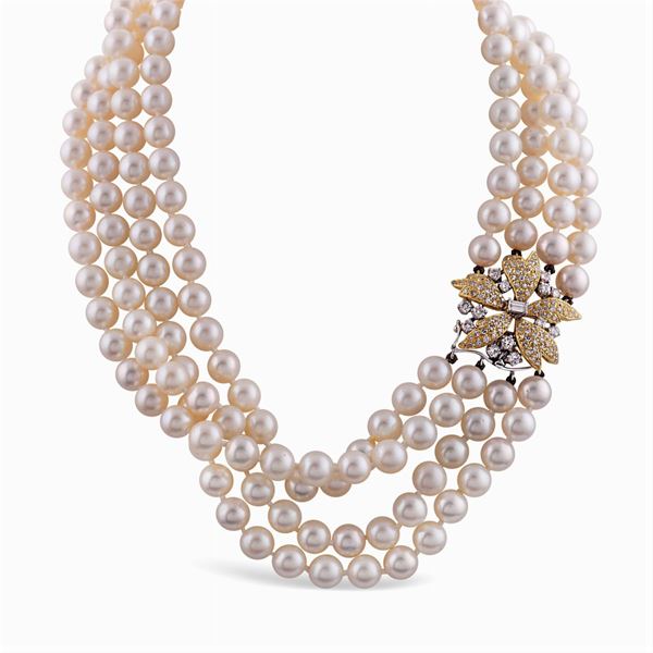 Four strands of pearls necklace