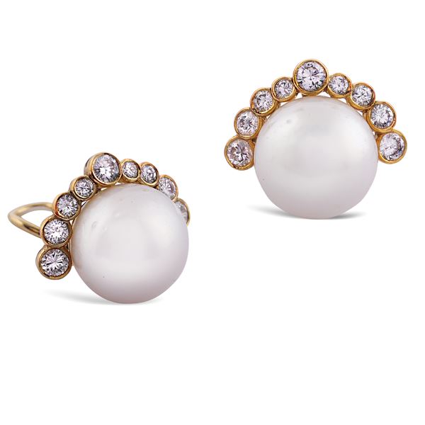 18kt gold earrings with two South Sea pearls