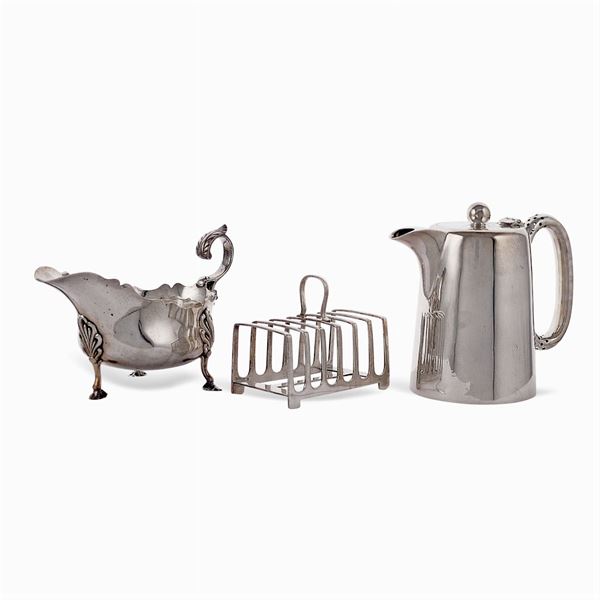 Group of silver-plated metal objects (3)  (England, 20th century)  - Auction Fine Silver & The Art of the Table - Colasanti Casa d'Aste