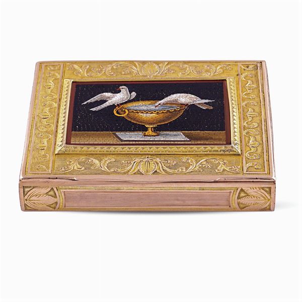 Two color gold and micromosaic snuffbox