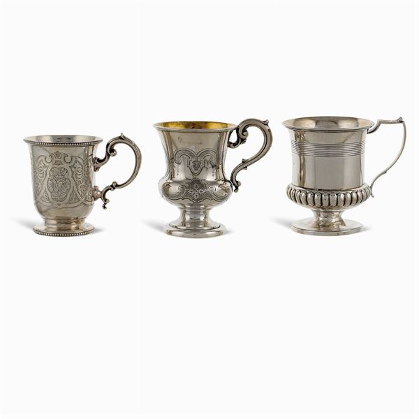 Tre boccali in argento  (Inghilterra, XIX)  - Asta ARGENTI E L'ARTE DELLA TAVOLA  - Colasanti Casa d'Aste