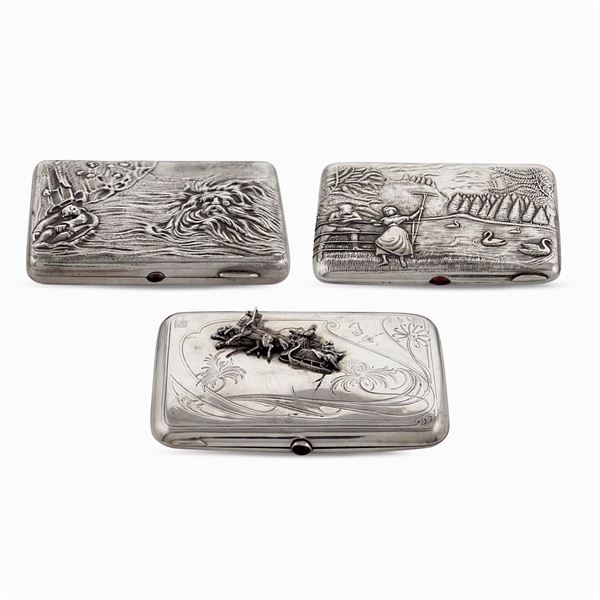 Tre scatole portasigarette in argento  (Russia, inizio XX Sec.)  - Asta ARGENTI E L'ARTE DELLA TAVOLA  - Colasanti Casa d'Aste